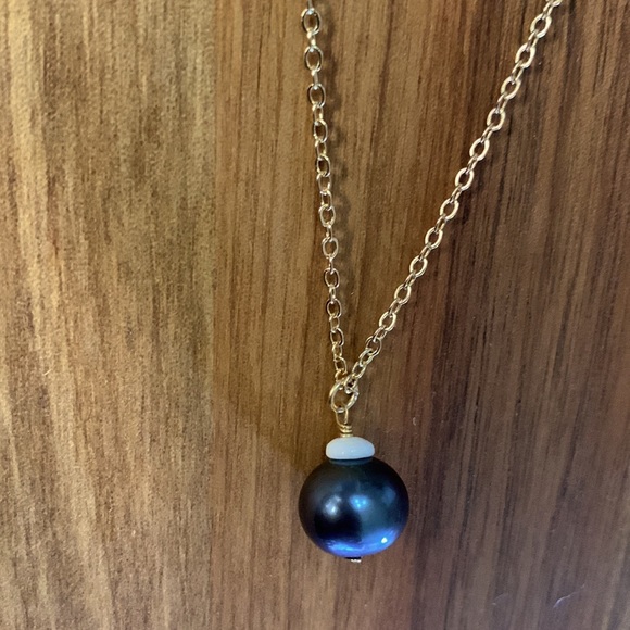 Handmade Freshwater Pearl/Puka shell Necklace, on 17” 14k Gold-filled Chain - Picture 4 of 8